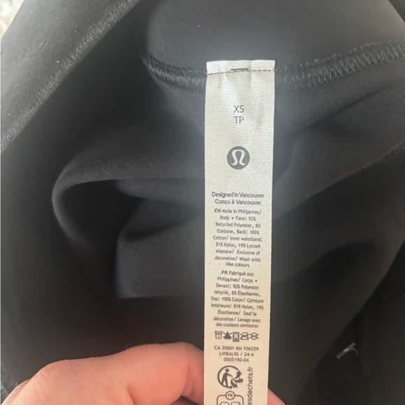 lululemon athletica black SCUBA skirt - Picture 4 of 4